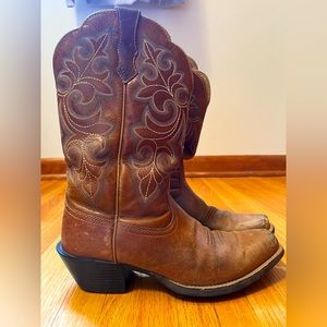 Size 6.5 Ariat Women’s boots